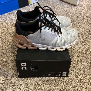 On clouds size 7.5 women’s